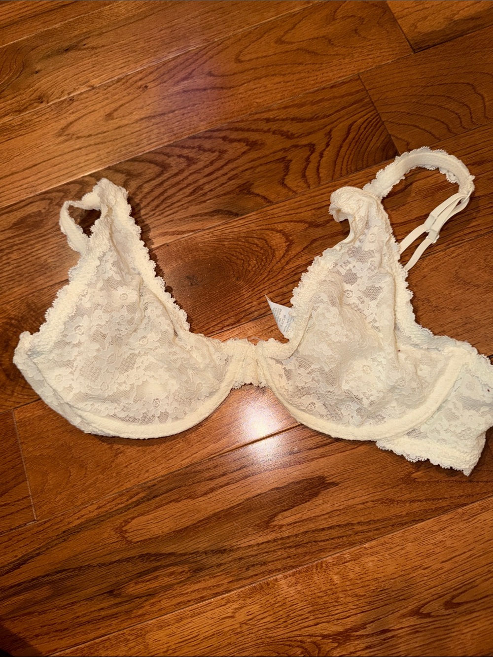 aerie Lace Underwire Bra in Cream